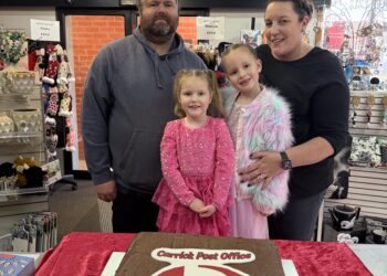 Carrick PO and roadhouse owners Daniel and Tegan Smith with their family, while posing in the Post Office.