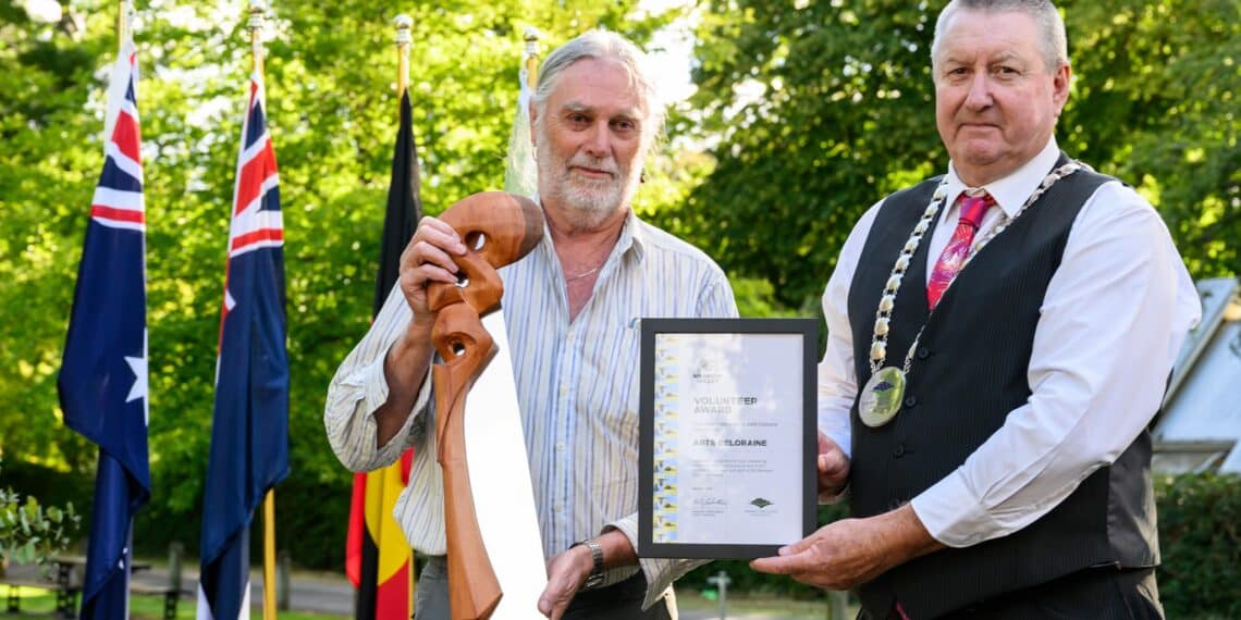 Arts Deloraine President John Summers (left) with Meander Valley Mayor, Wayne Johnston (right). Photo credit: Karen Lehman Photography.