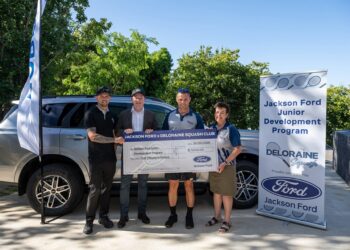 From left to right: Jason Brooks (Jackson Motor Company), Tristan Hall (Jackson Motor Company), Cory Youd (Deloraine Squash Club) & Jenny Brown (Deloraine Squash Club). Photo credit: Deric Werth.