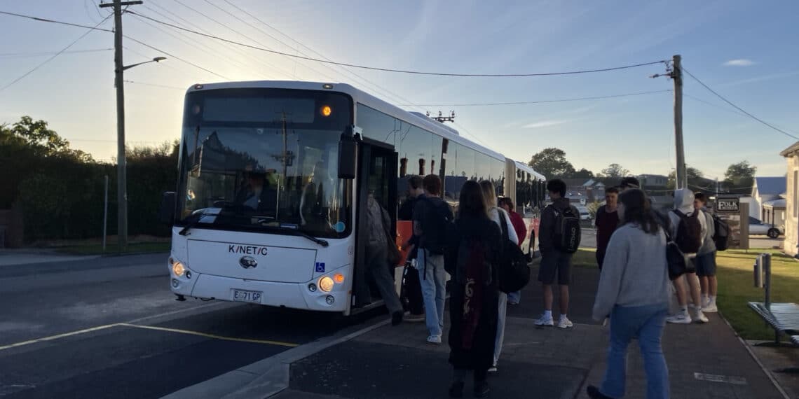 free travel bus arriving in Deloraine